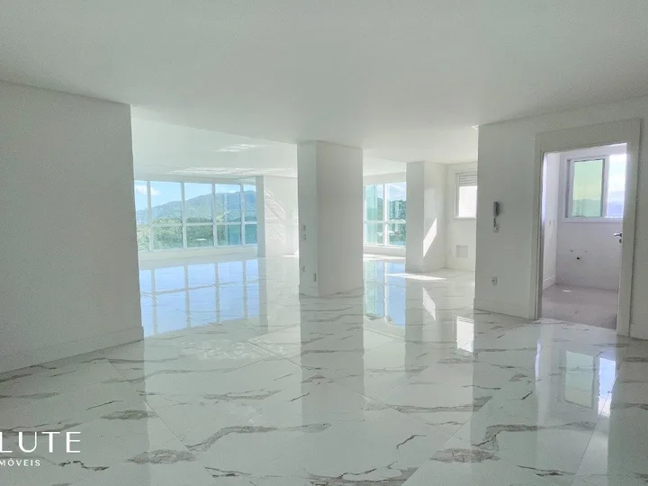 Apartamento á venda com 3 suítes na Barra Sul