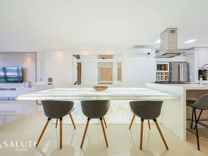 Apartamento à venda com 4 suítes na Barra Sul