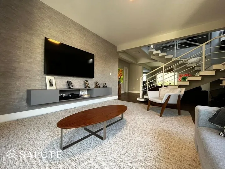 Casa para alugar com 4 suítes na Praia Brava