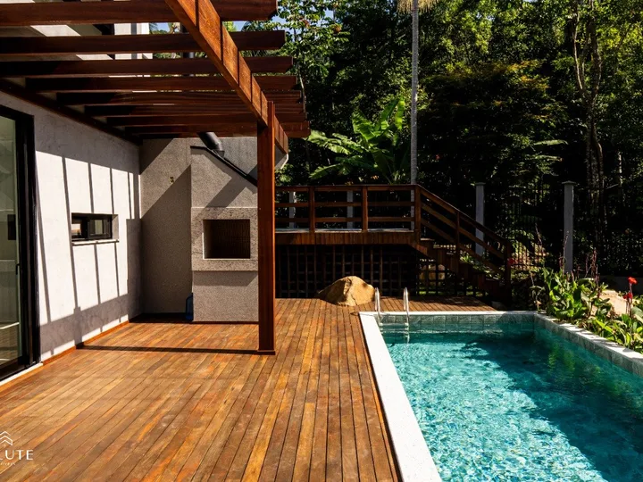 Casa a venda com 3 suítes em Taquaras