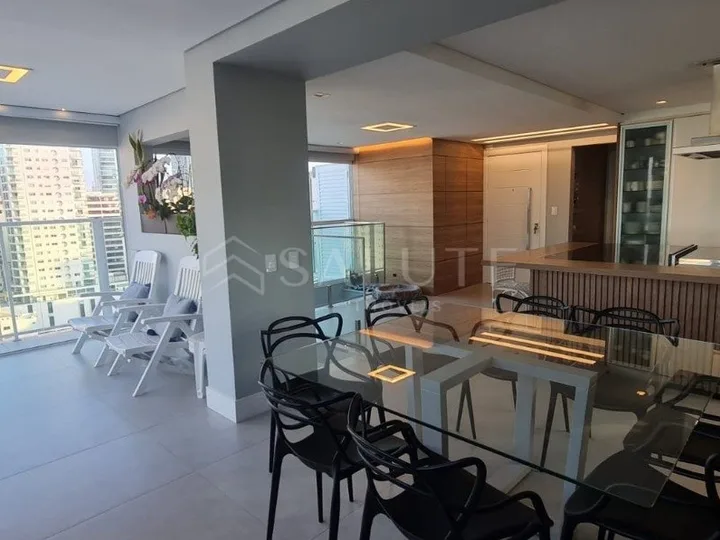 Cobertura à venda anual 4 dormitórios no Centro