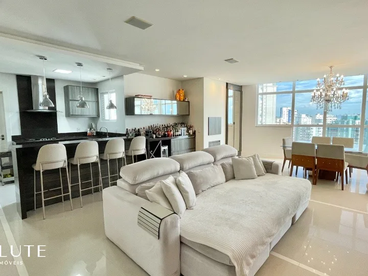 Apartamento locação anual 3 suítes na Barra Sul