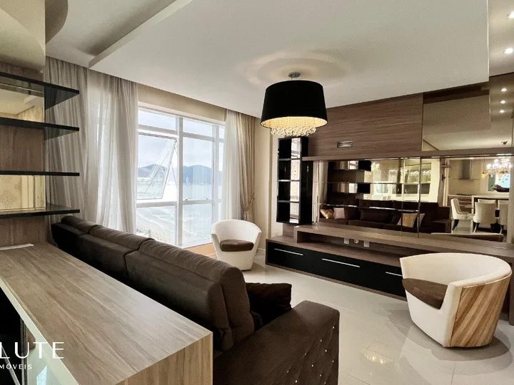 Apartamento à venda com 4 suítes em Itapema