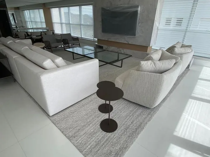 Apartamento à venda com 5 suítes na Barra Sul
