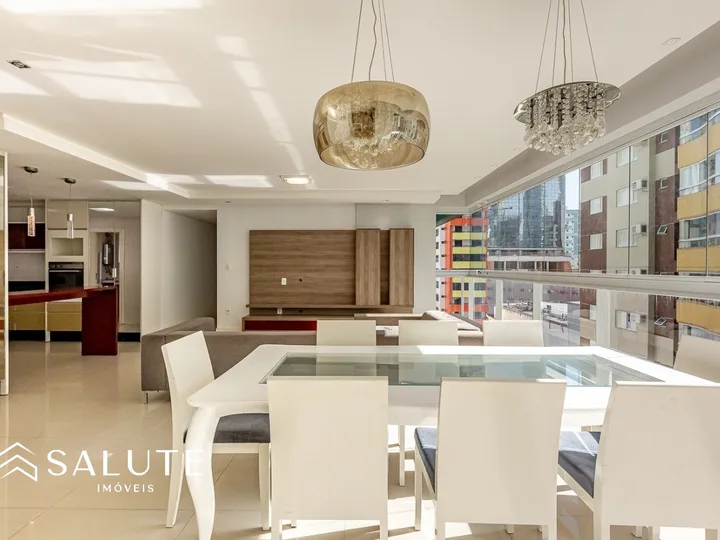 Apartamento diferenciado com 4 dormitórios