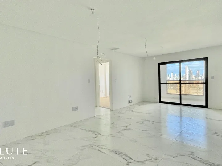Apartamento à Venda com 4 Suítes no Centro