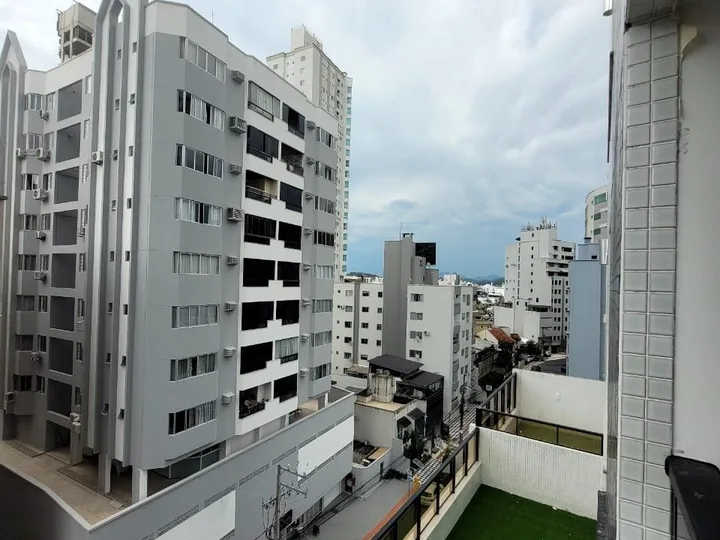 Apartamento à venda com 2 suítes no Centro