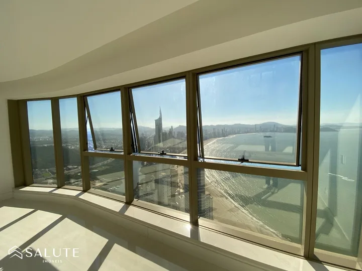 Apartamento á venda 4 suítes na Barra Sul