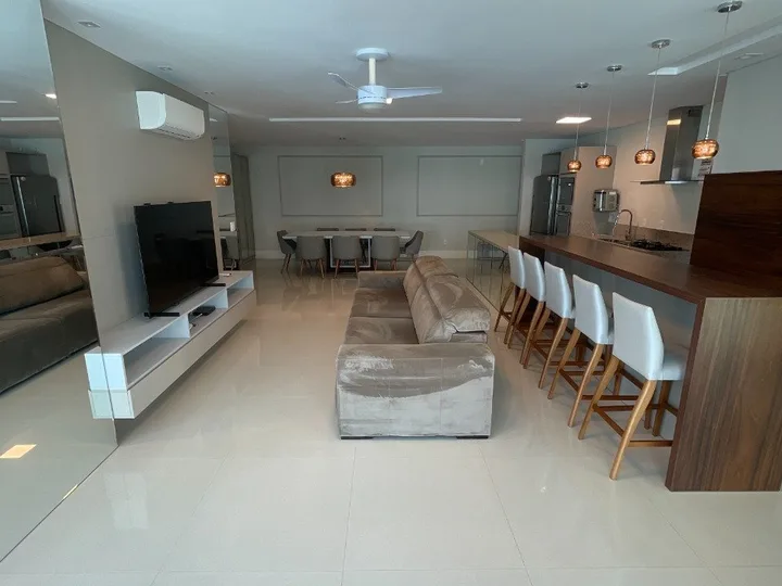 Apartamento à venda 3 Suítes na Praia Brava