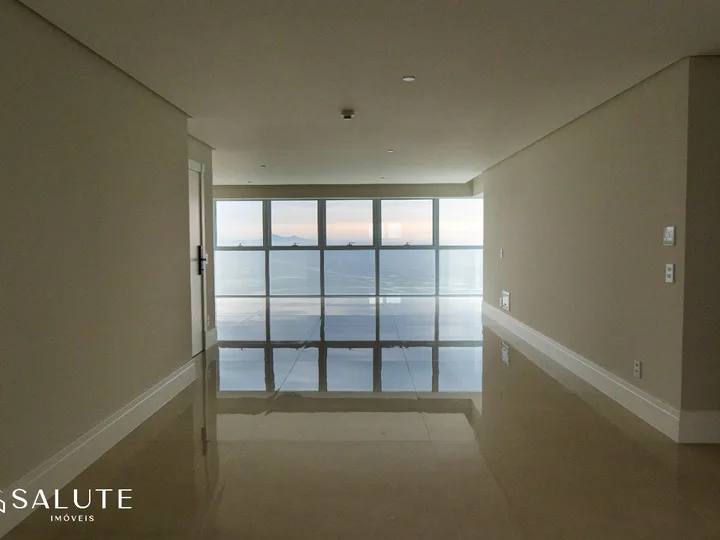Apartamento Frente Mar de Alto Padrão