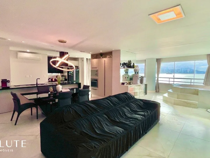 Apartamento Frente Mar com 3 suítes