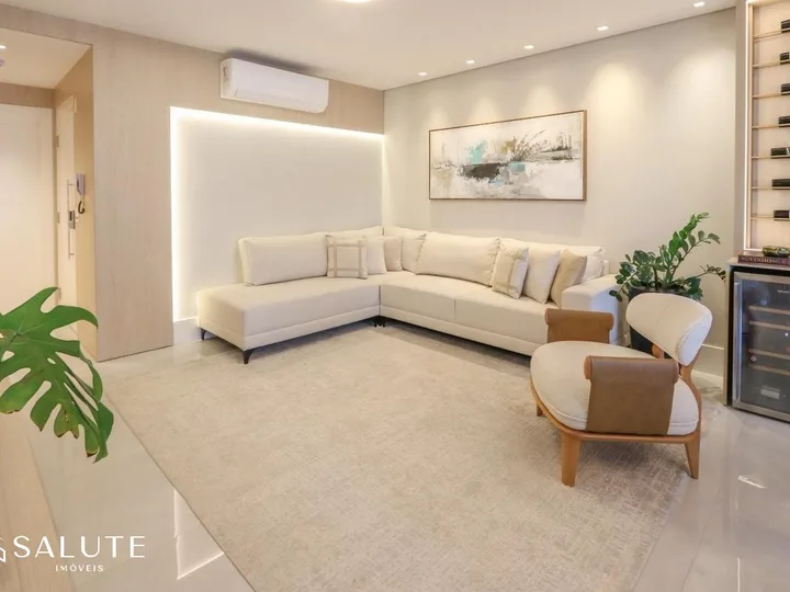 Apartamento à venda com 4 suítes na Barra Sul