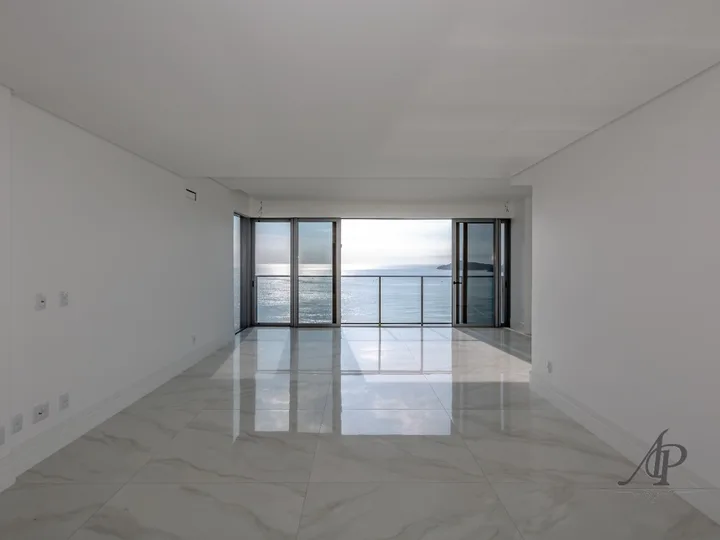 Apartamento Altíssimo Padrão na Barra Norte