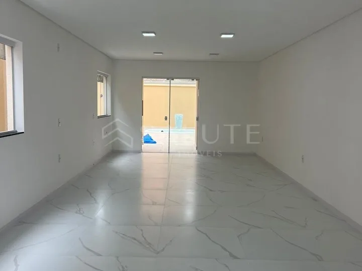 Casa à venda 3 suítes no Rio Pequeno em Camboriú.