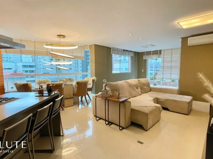 Apartamento locação anual com 3 suítes no Centro