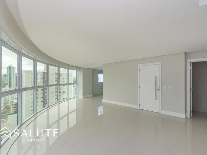 Apartamento 4 dormitórios no coração de Balneário