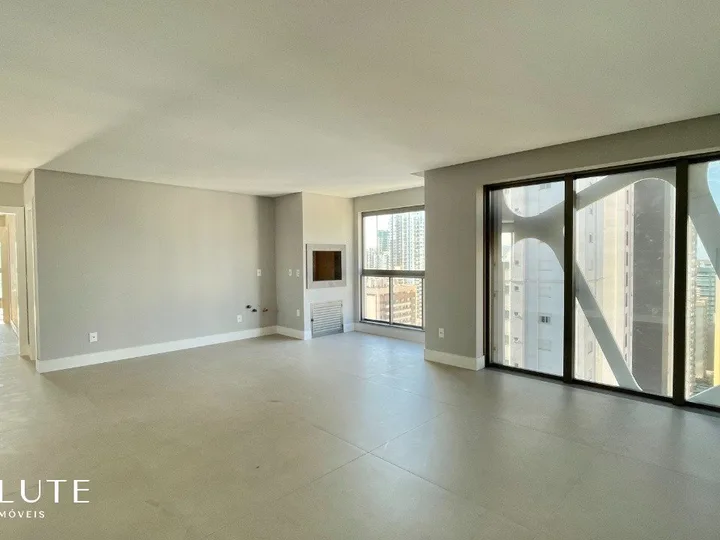 Apartamento à venda com 4 suítes no Centro