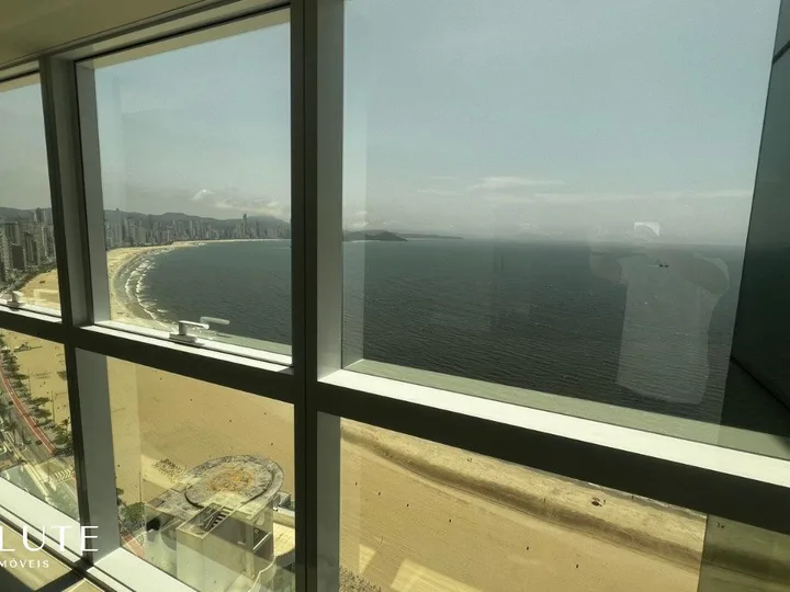 Apartamento á venda 4 Suítes na Barra Sul
