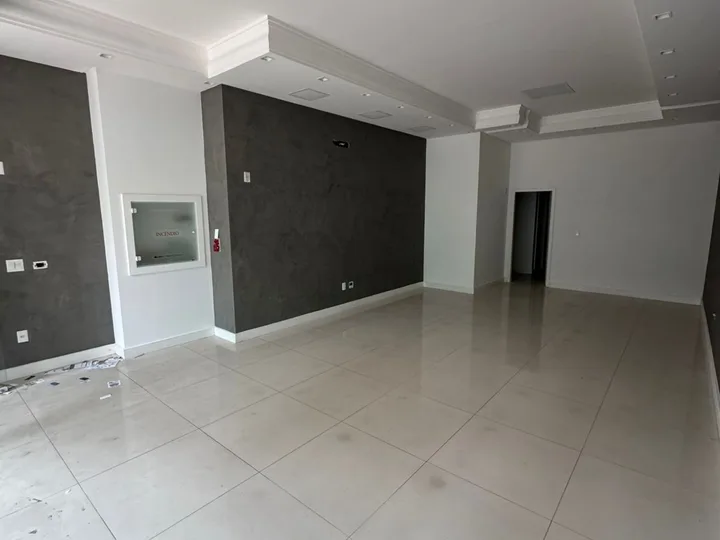 Sala Comercial aluguel anual no Centro
