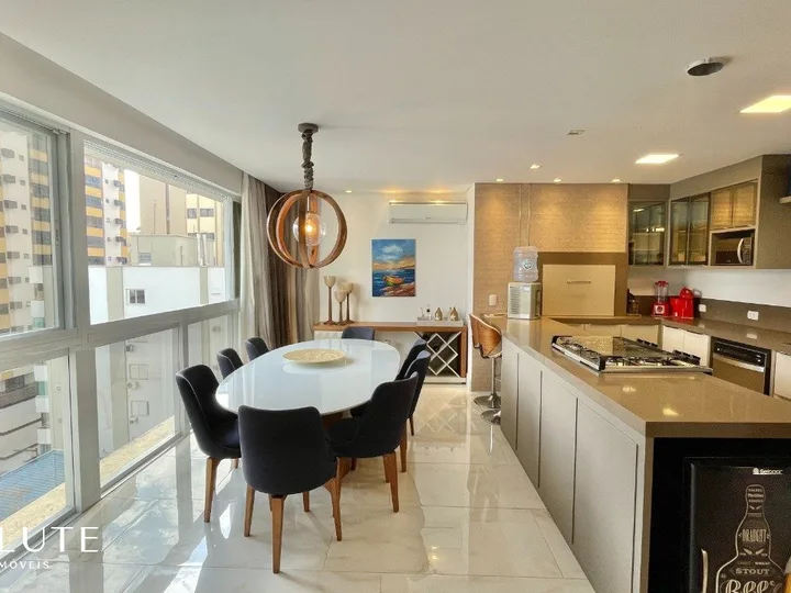 Apartamento com 3 suítes à venda no Centro