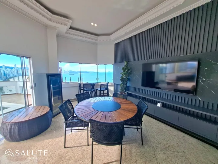 Apartamento locação anual 4 suítes Barra Sul