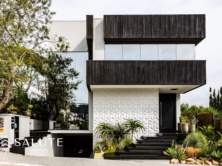 Casa em Condomínio Frente Mar
