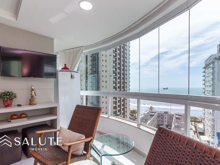 Apartamento com 3 suítes e vista mar