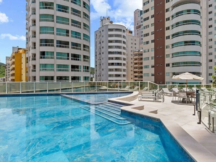 Apartamento à venda com 4 suítes na Barra Norte