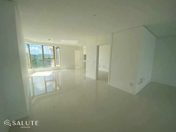 Apartamento à venda com 4 suítes na Barra Sul