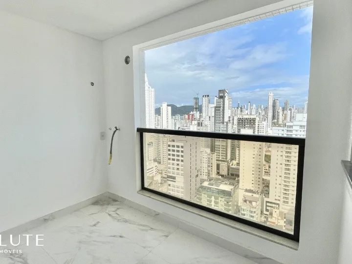 Apartamento à Venda com 4 Suítes no Centro