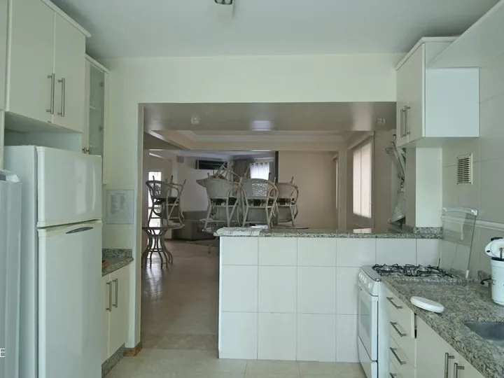 Apartamento à venda com 3 dormitórios na Barra Sul