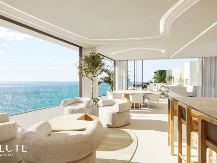 Apartamento á venda com 04 Suítes na Praia Brava