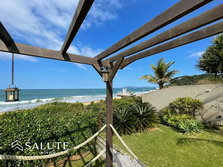 Casa à venda 3 suítes praia Estaleirinho