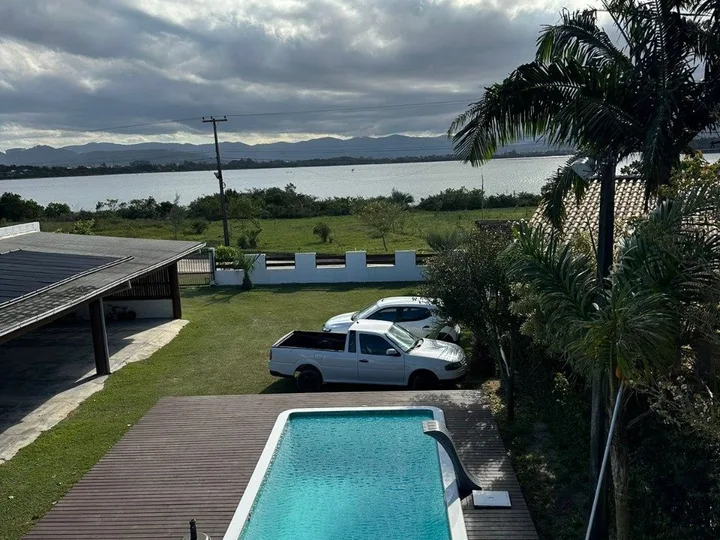 Casa à venda com 5 suítes em Imbituba