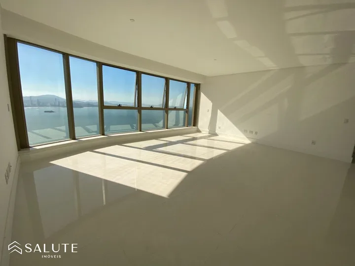 Apartamento á venda 4 suítes na Barra Sul