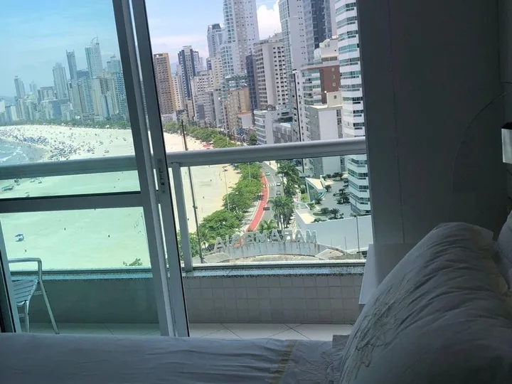 Apartamento á venda com 3 Suítes no Centro