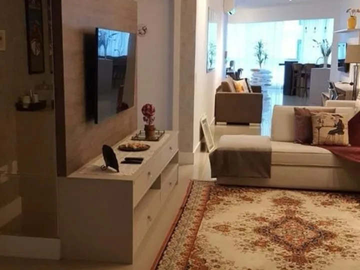 Apartamento com 4 suítes no Centro