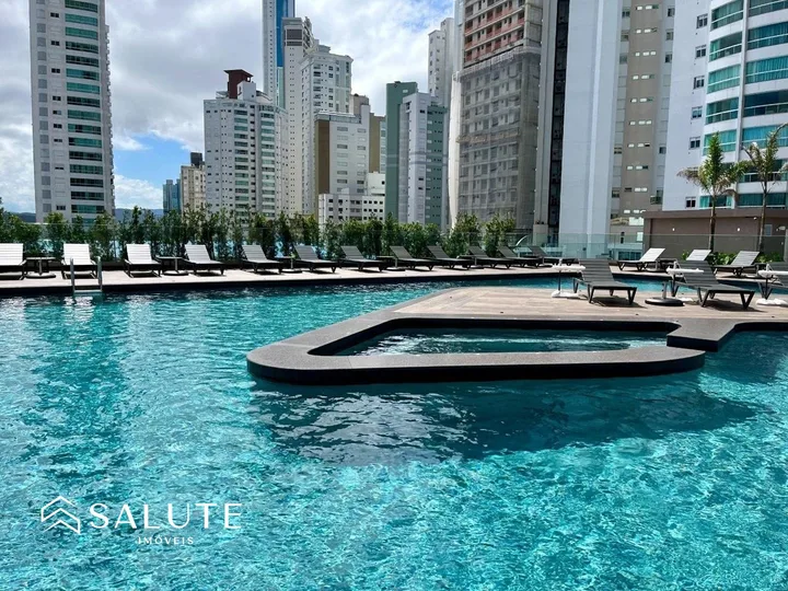 Apartamento com 4 Suítes na Barra Sul