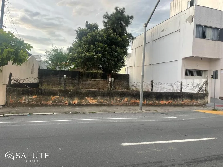 Terreno á venda 252m² no Centro