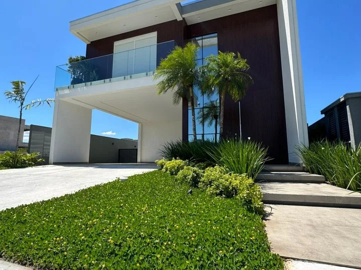 Casa à venda com 3 suítes em Camboriú