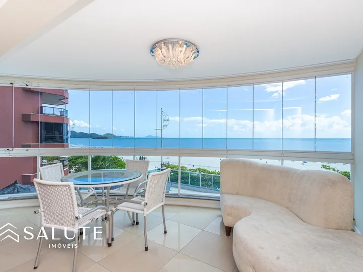 Apartamento frente mar com 3 suítes