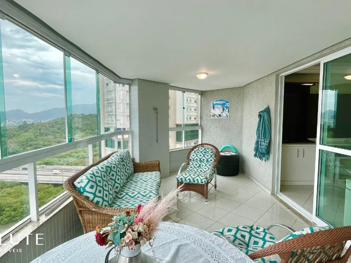 Apartamento à venda com 3 dormitórios na Barra Sul