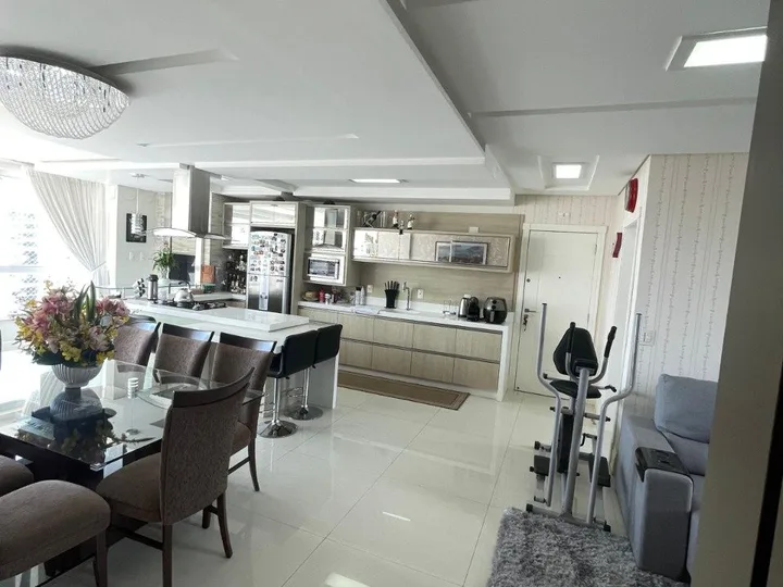 Apartamento á venda com 3 Dormitórios no Pioneiros
