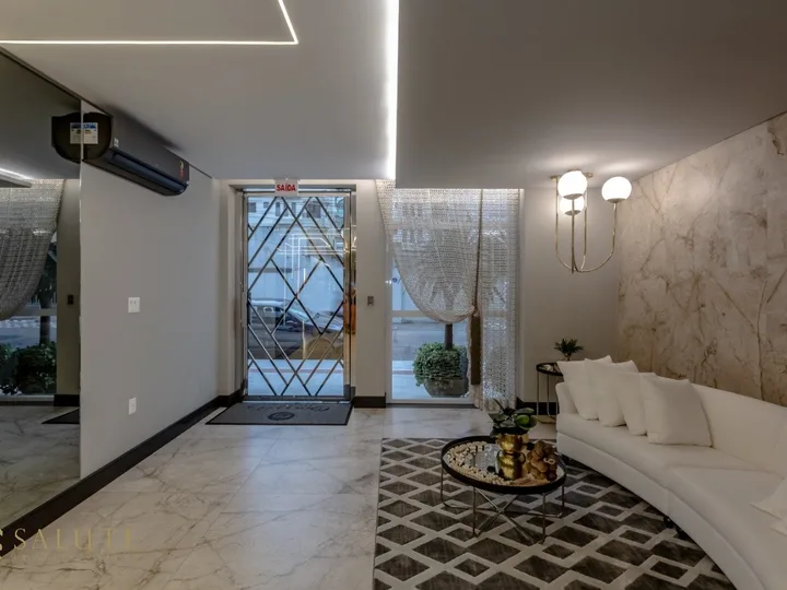 Apartamento á venda com 6 Suítes no Centro