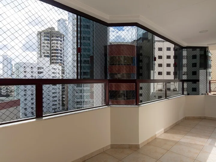 Apartamento diferenciado com 5 suítes