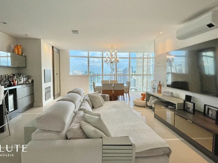 Apartamento locação anual 3 suítes na Barra Sul
