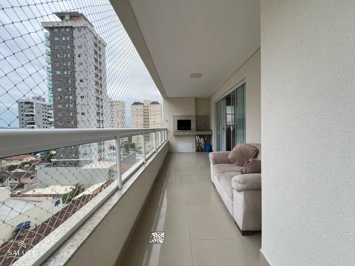 Apartamento à venda 3 Suítes em Meia Praia