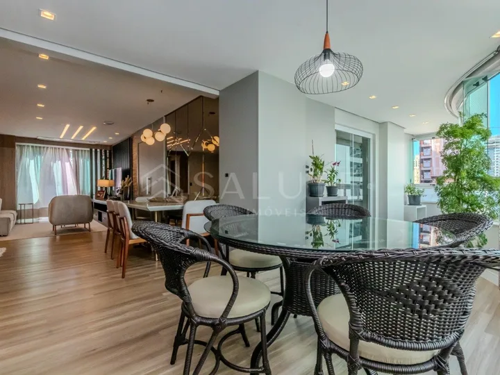 Apartamento à venda 3 dormitórios no Centro