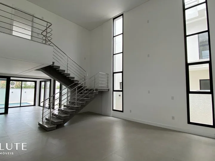 Casa à venda com 3 suítes em Camboriú