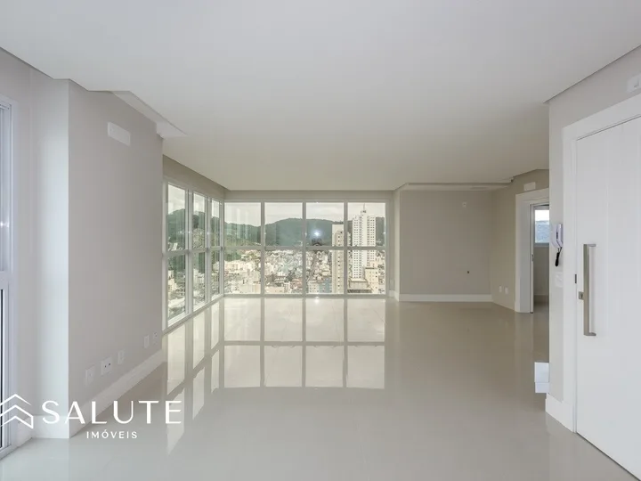Apartamento Quadra Mar com 4 Dormitórios
